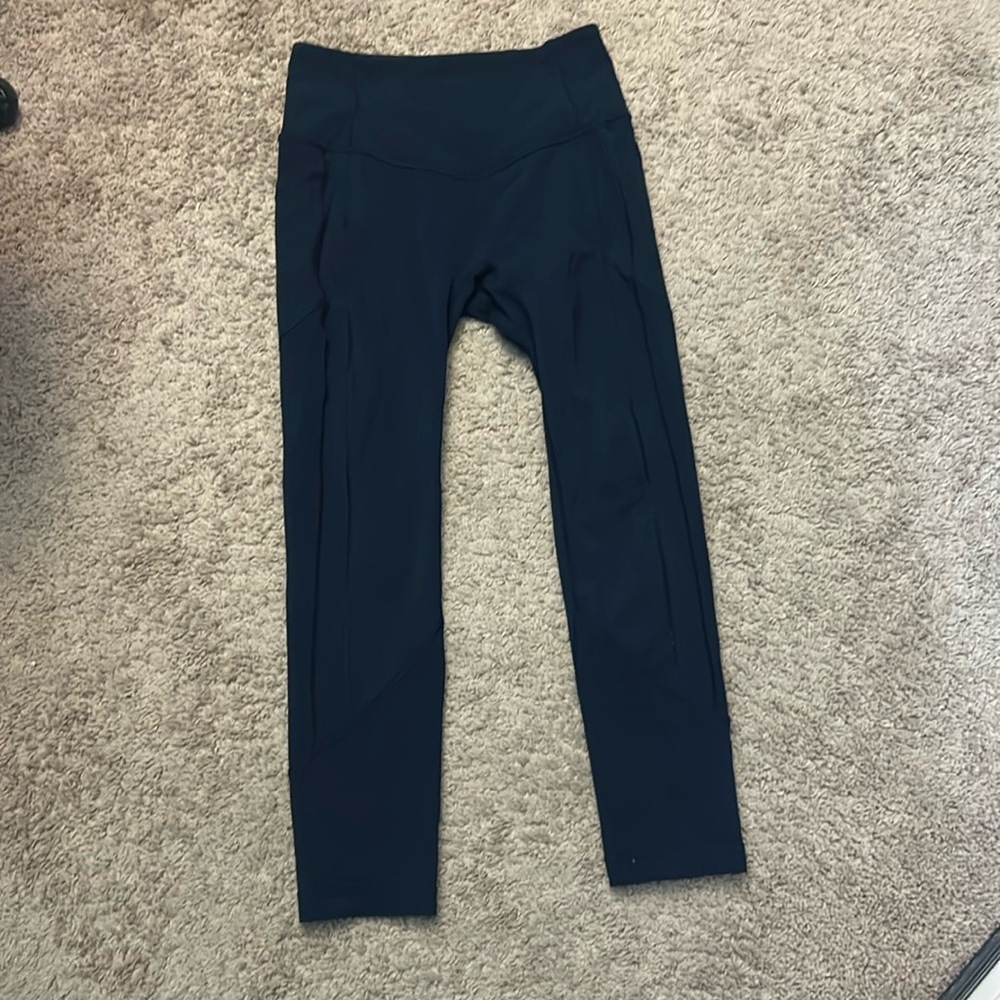 Navy blue active lululemon leggings with pockets